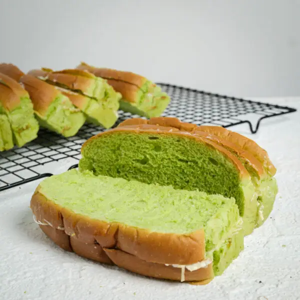 5. Roti Sisir Pandan Keju